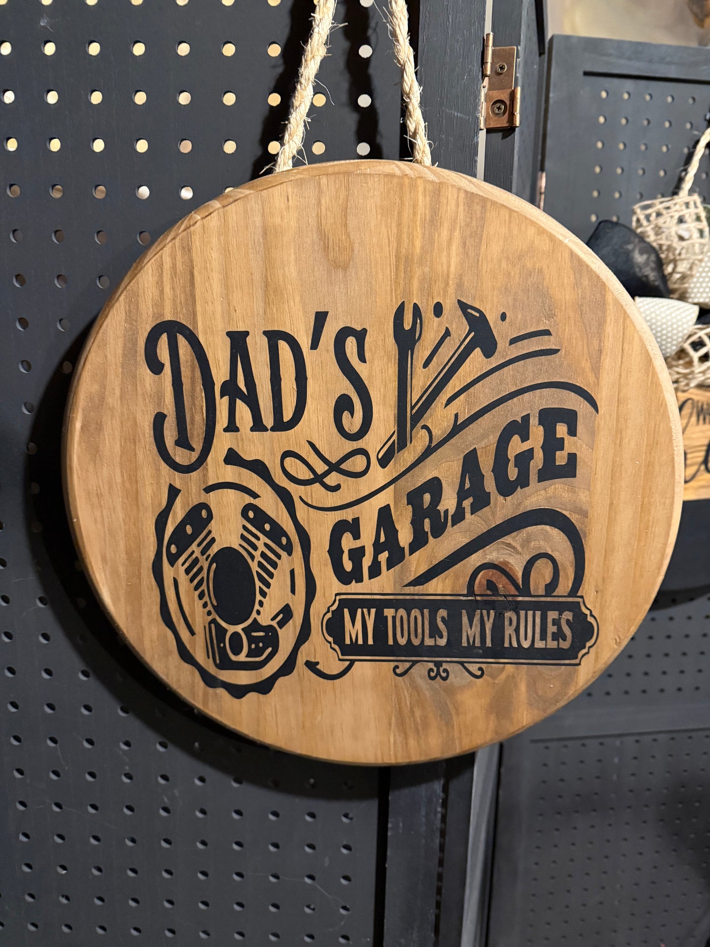 Hanger - Dads garage