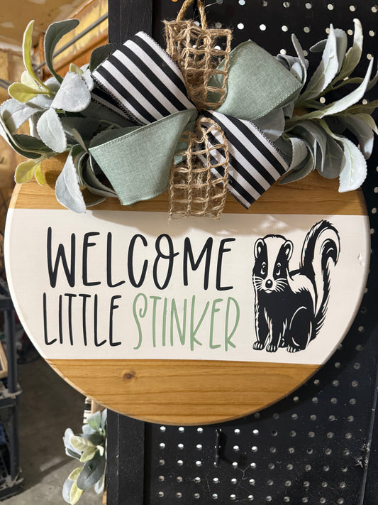 18” Door Hanger - Welcome with Skunk