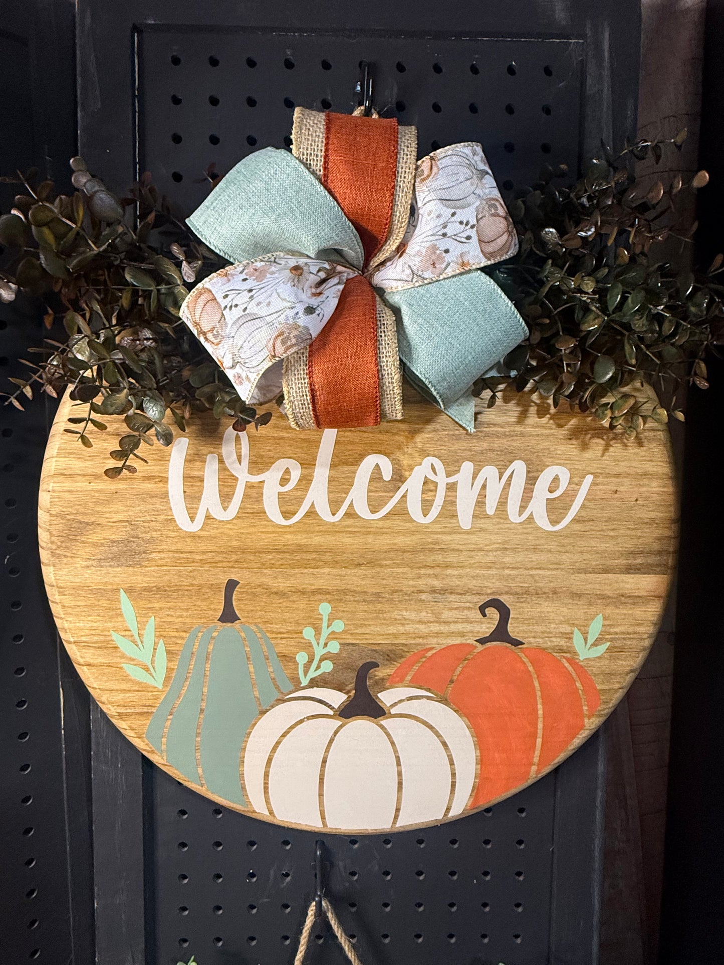 18” Door Hanger - Welcome with Pumpkins.